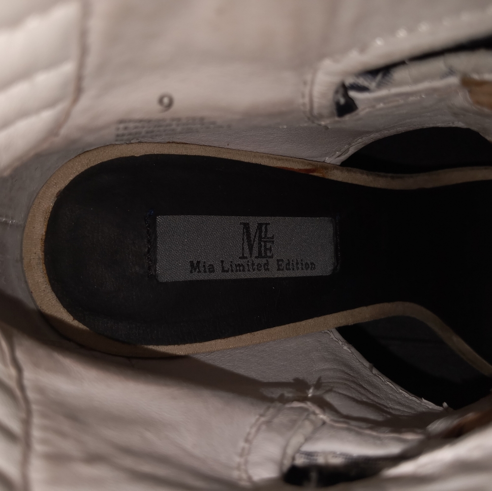 Shoes - Picture 4 of 5